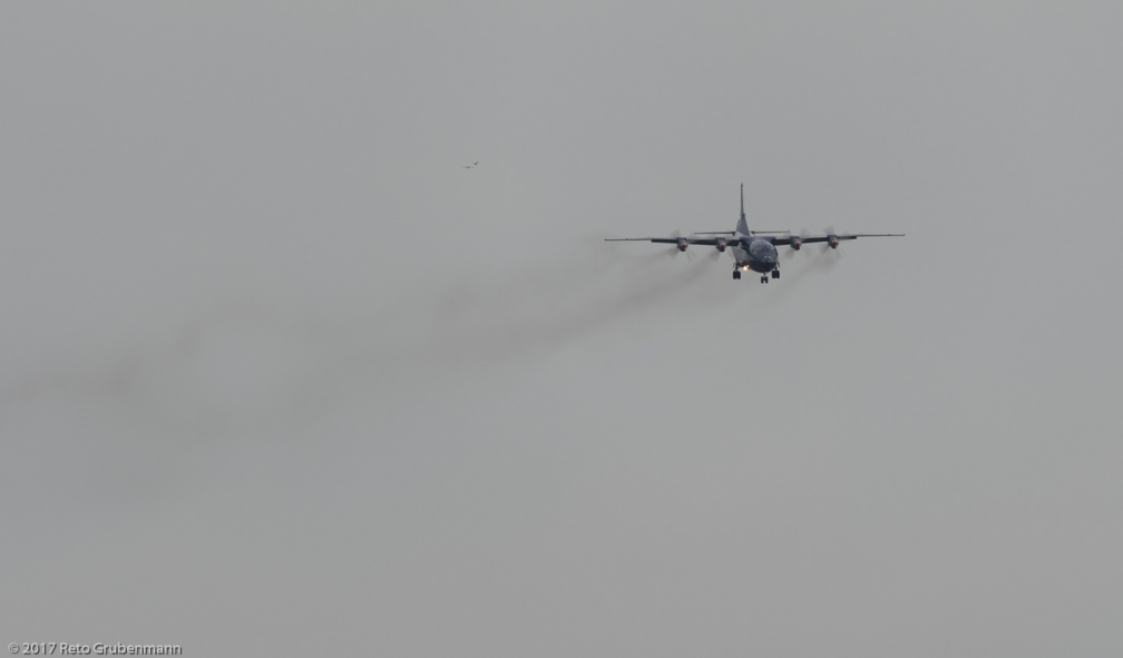 UkraineAirAlliance_AN12_UR-CNT_ZRH171028_01