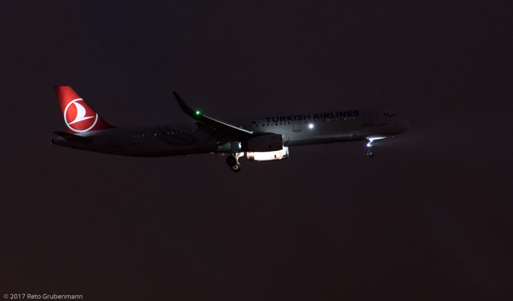 TurkishAirlines_A321_TC-JSY_ZRH171125