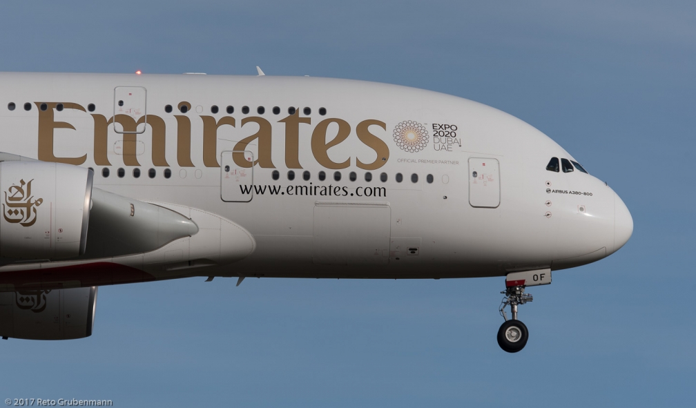 Emirates_A388_A6-EOF_ZRH171213_01