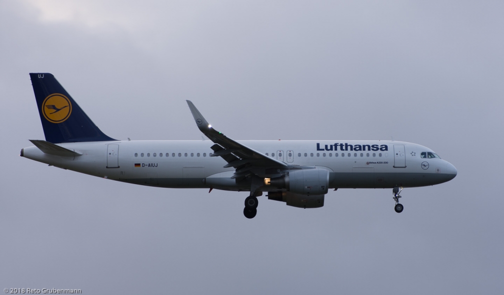 Lufthansa_A320_D-AIUJ_ZRH180101