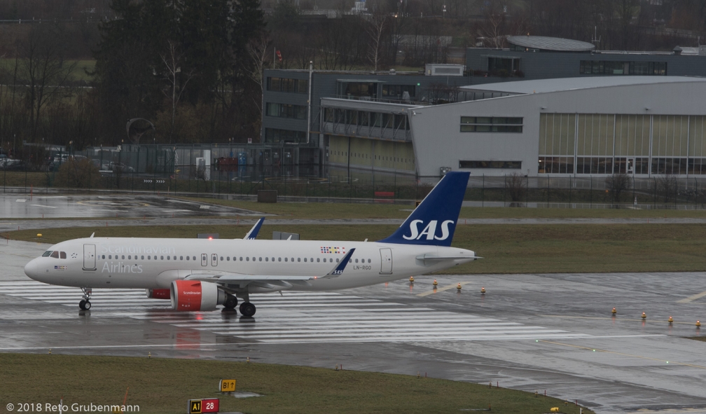 ScandinavianAirlines_A320_LN-RGO_ZRH180122_01
