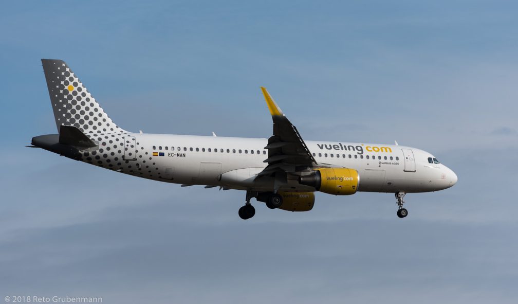 vueling_A320_EC-MAN_ZRH180126