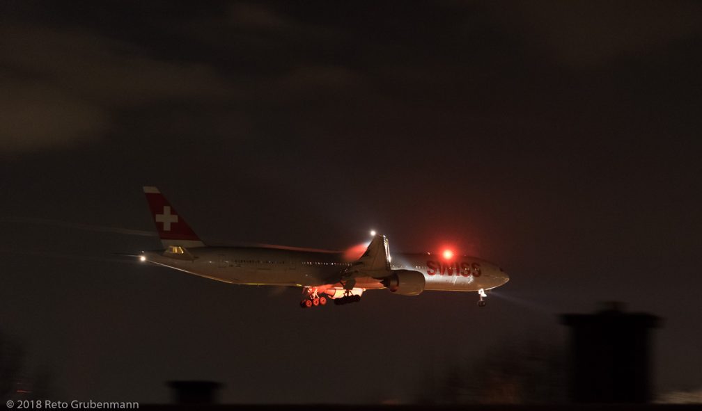 Swiss_B77W_HB-JNE_ZRH180212