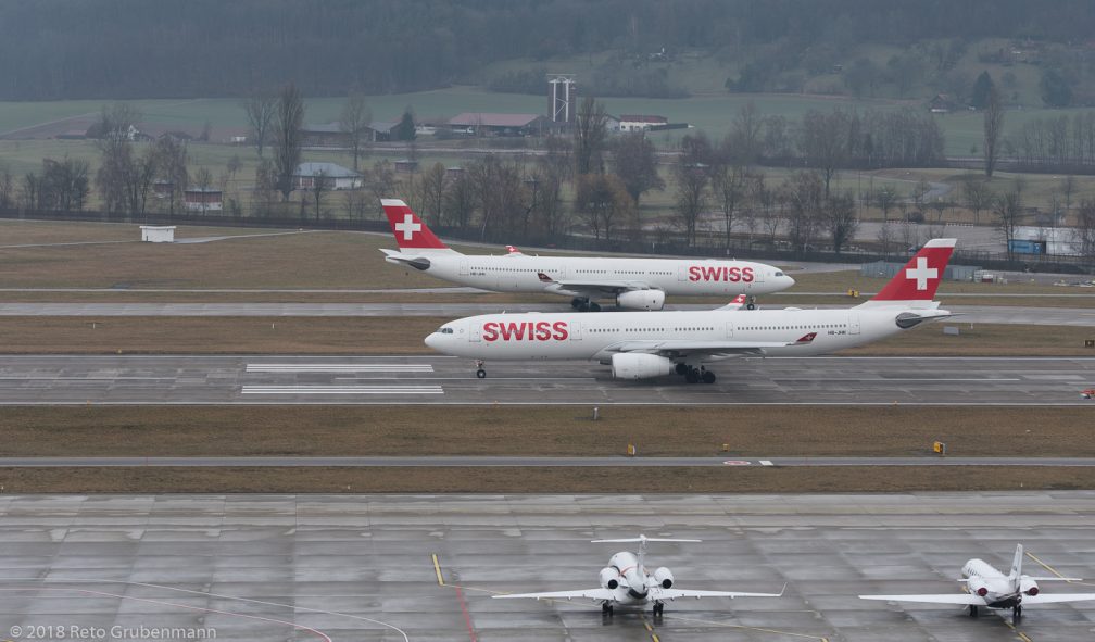 Swiss_A333_HB-JHK_HB-JHN_ZRH180311