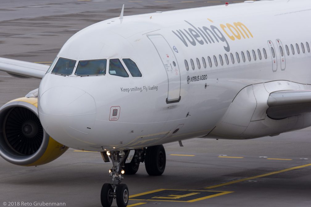 vueling_A320_EC-LVU_ZRH180311_01