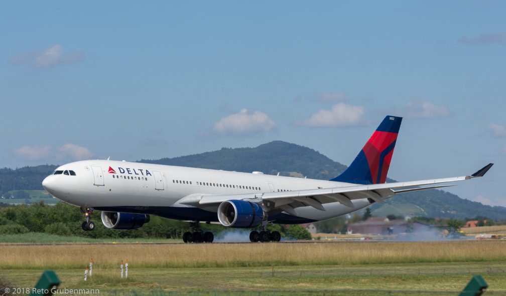 DeltaAirLines_A332_N852NW_ZRH180623