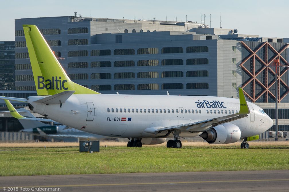 airBaltic_B733_YL-BBI_ZRH180712
