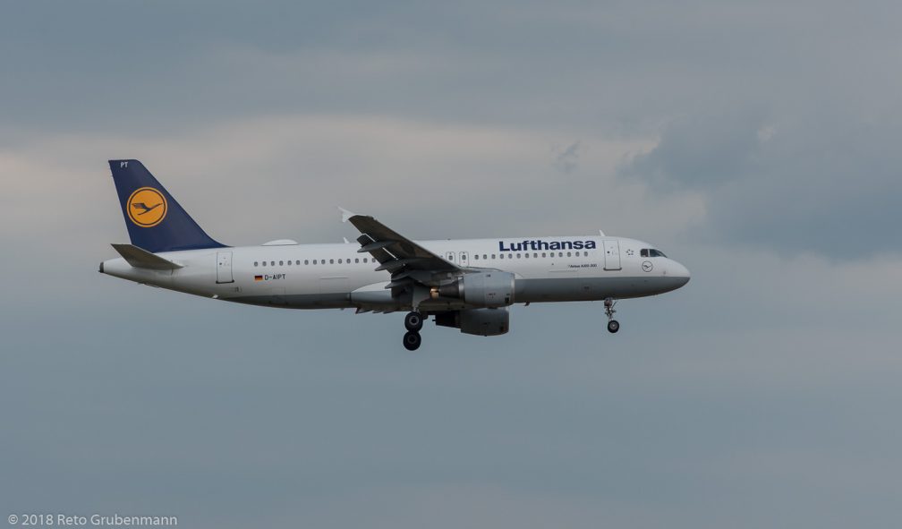 Lufthansa_A320_D-AIPT_ZRH180801
