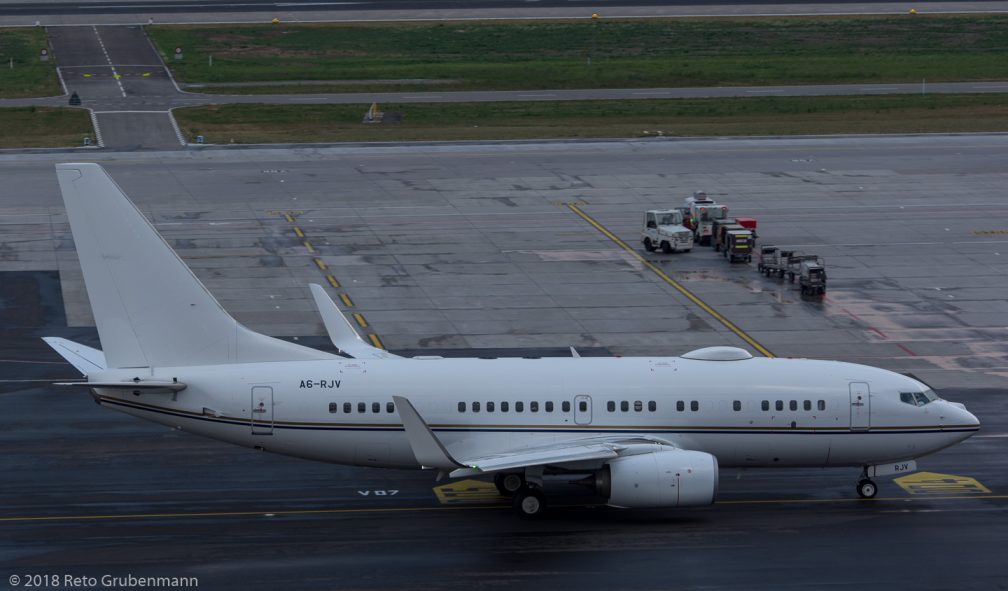 RoyalJet_B737_A6-RJV_ZRH180801_02