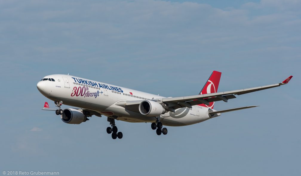 TurkishAirlines_A333_TC-LNC_ZRH180801_01