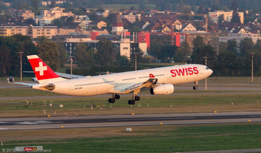 Swiss_A333_HB-JHC_ZRH180803