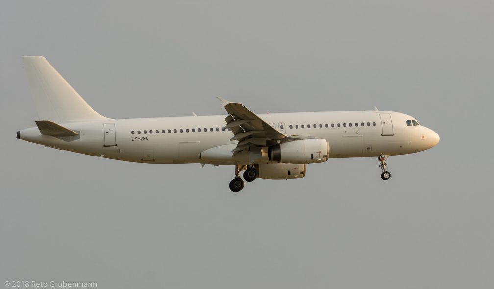 vueling_A320_LY-VEQ_ZRH180804