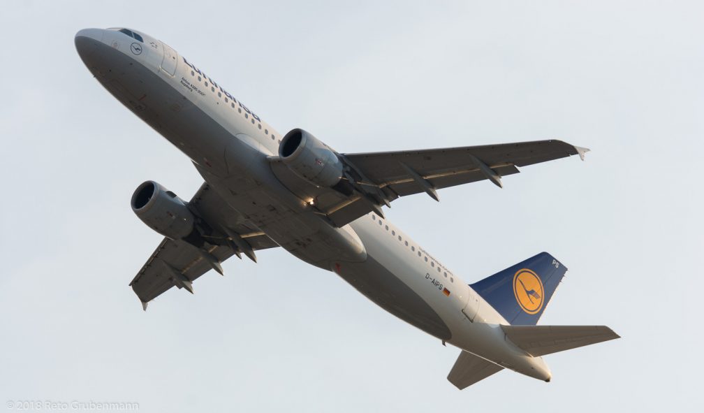 Lufthansa_A320_D-AIPS_ZRH180807