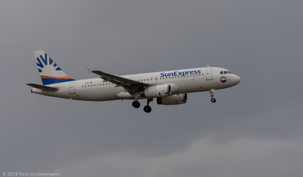 SunExpress_A320_LY-VEI_ZRH180809