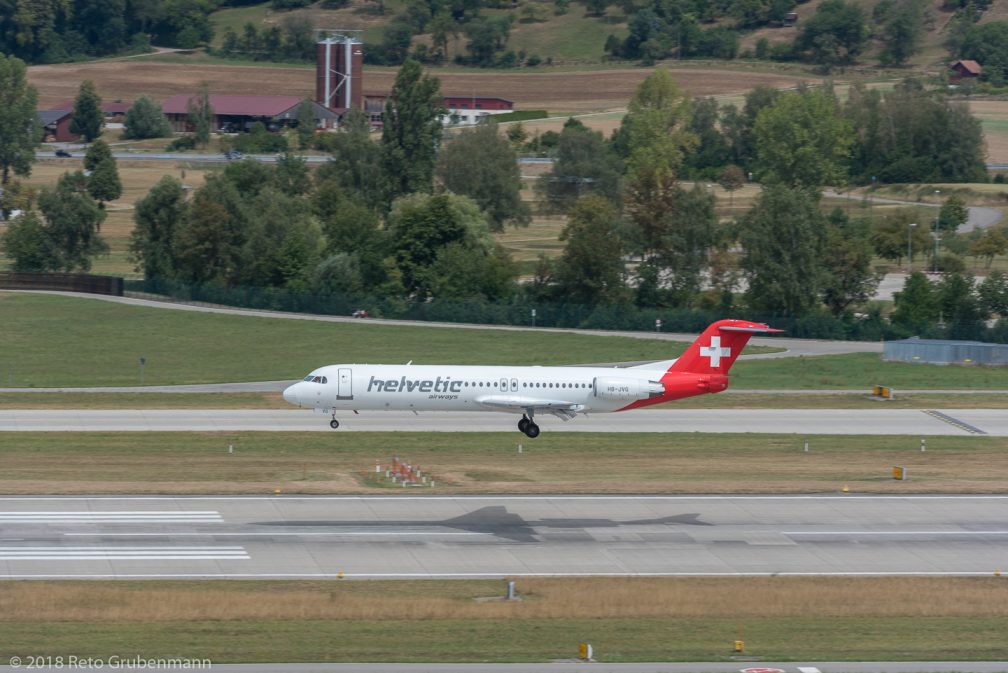 HelveticAirways_F100_HB-JVG_ZRH180811_01