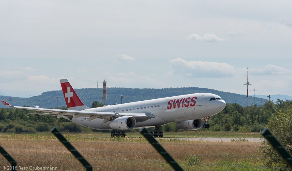 Swiss_A333_HB-JHM_ZRH180811