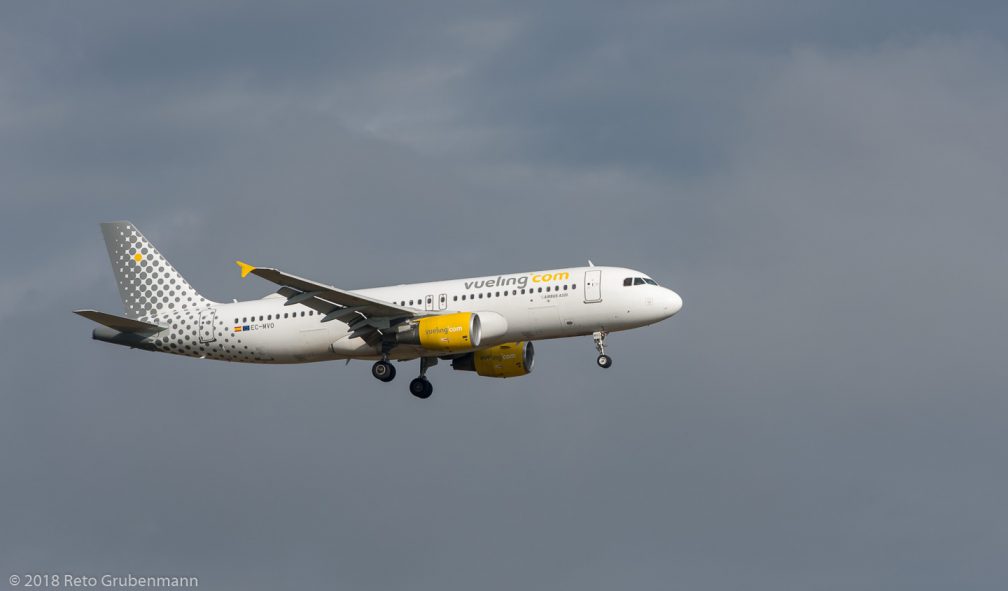 vueling_A320_EC-MVO_ZRH181111_01